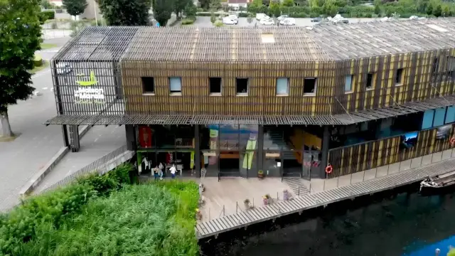 Zicht op het Maison du Marais genomen door een drone