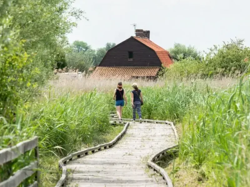 Bezoek de Marais Audomarois te voet